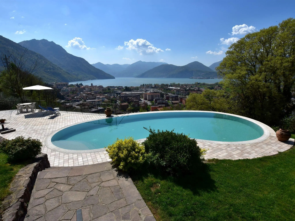 Classy Villa in Pisogne with Garden, BBQ, Pool, Sun-loungers