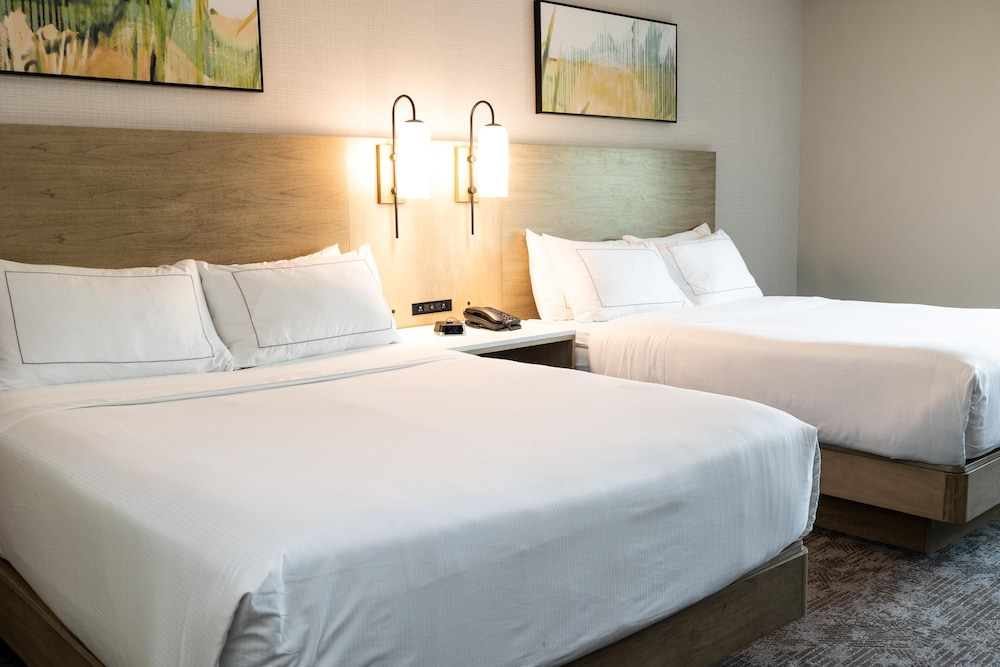 DoubleTree by Hilton Austin, MN