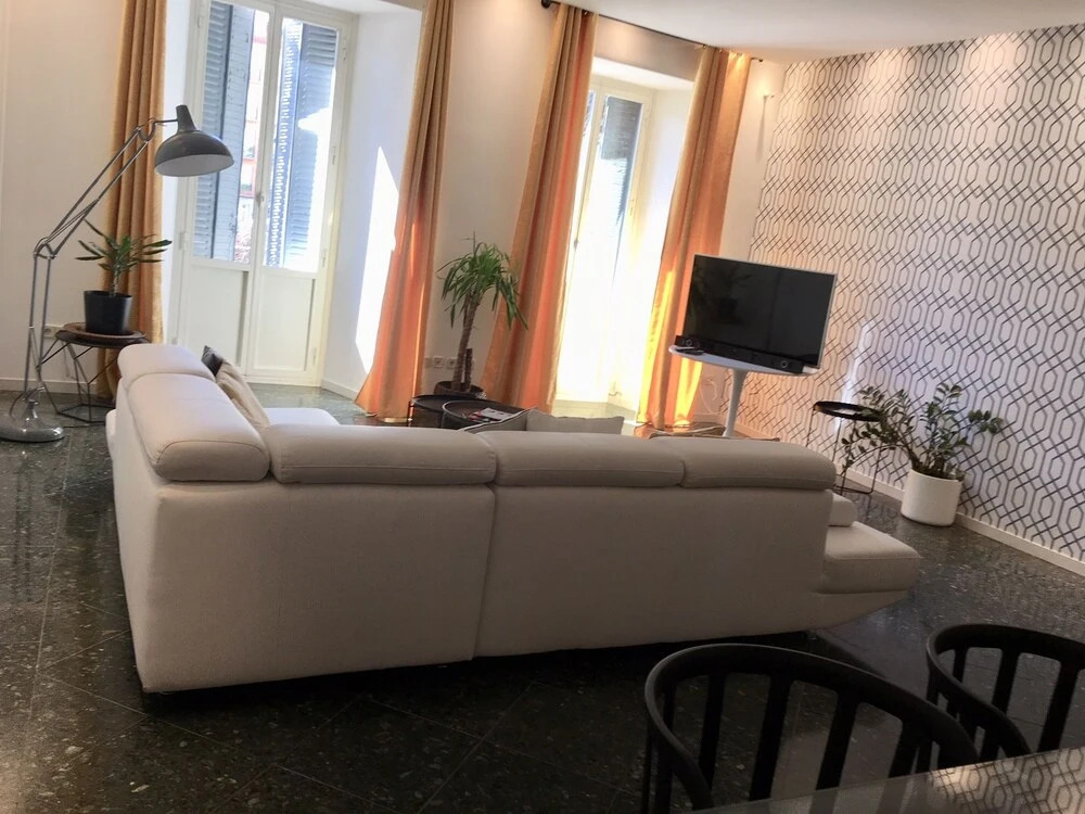 CIBELES Apartment (2BR 1BT)