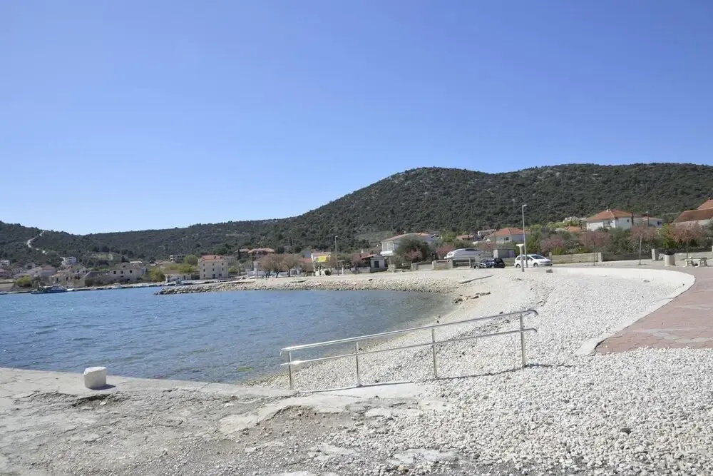 Lovely 2-bed Apartment in Vinisce, Close to Beach