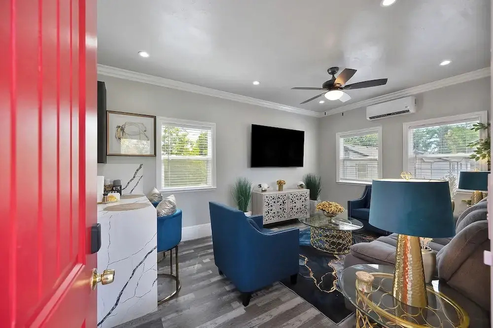 Walk to UC Davis Medical Center! Duplex w/ Patio
