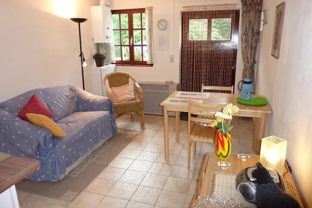 Gorgeous Apartment in Bohon with Garden Furniture and BBQ