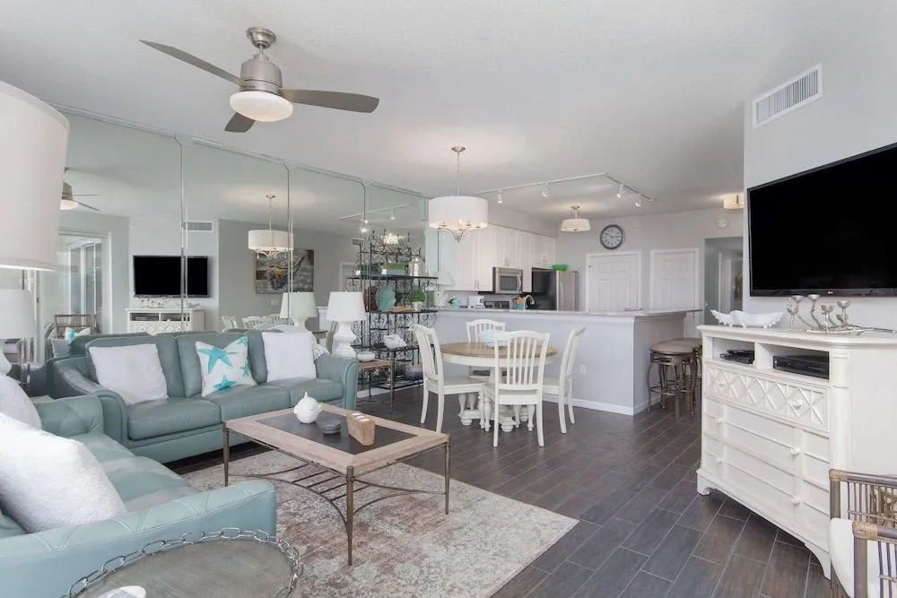 Crescent at Miramar By BlueSwell