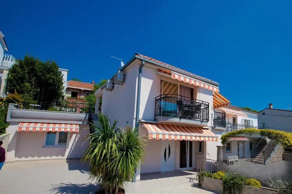 Apartmani Crikvenica 30175 - Carmen