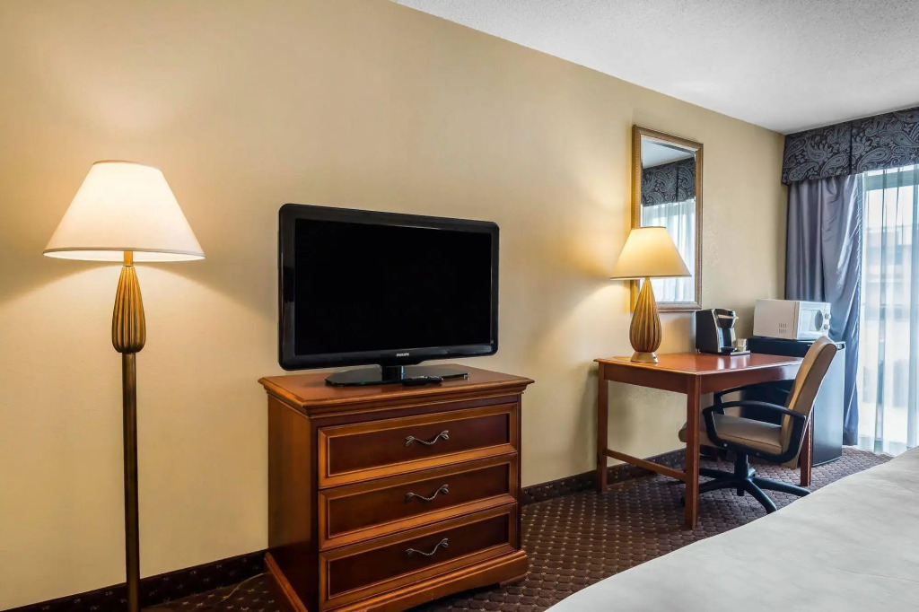 Clarion Inn