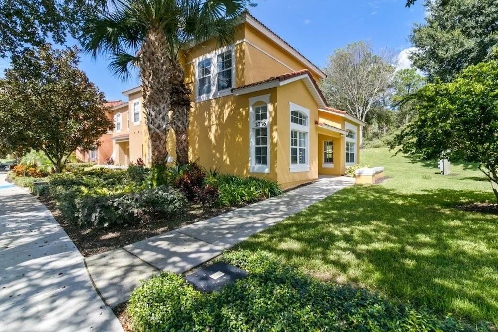 Gorgeous 4 Bed Home In Gated Community! 4 Bedroom Villa by RedAwning
