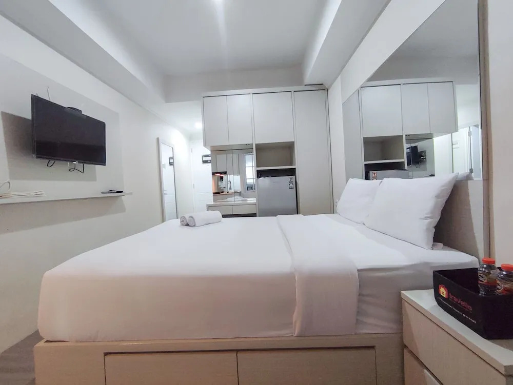 Warm And Cozy Style Studio Room At Paltrow City Apartment