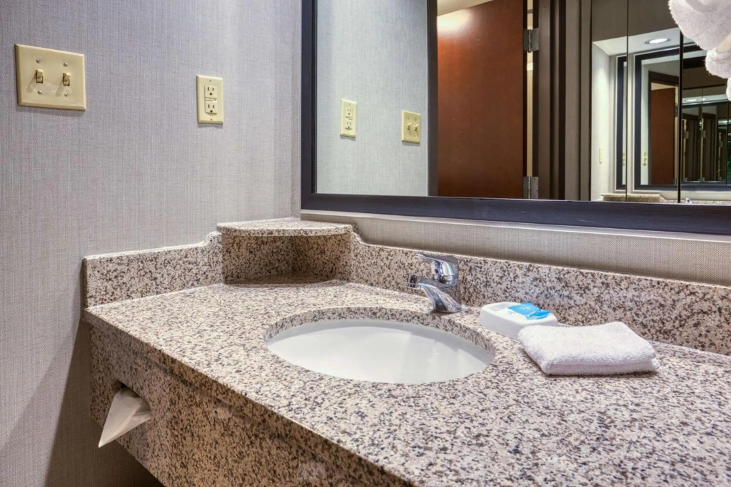 Drury Inn & Suites St. Louis Airport
