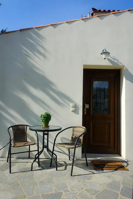Kostas House