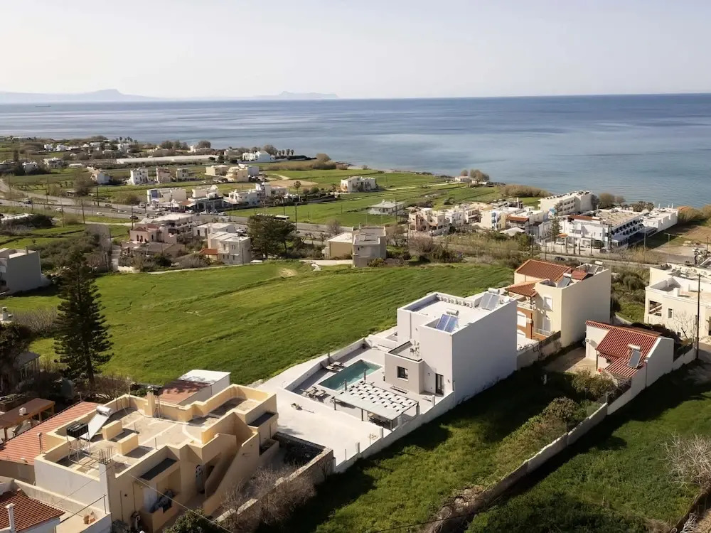 Villa Solaire - With 2 Private Pools & Sauna