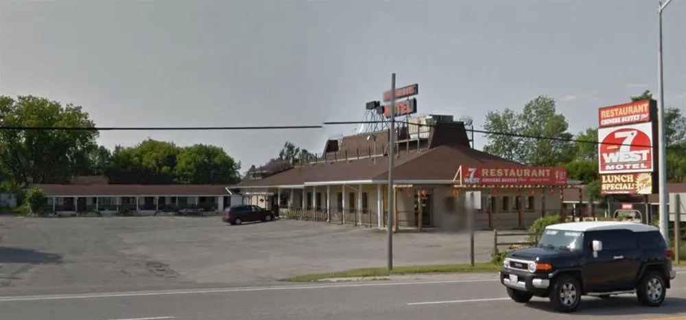 7 West Motel