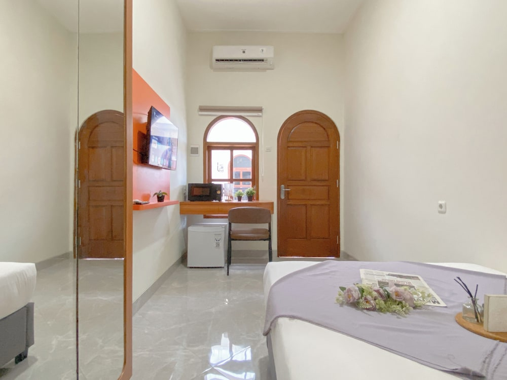 Nice And Cozy Studio (No Kitchen) At Celebrity Mansion