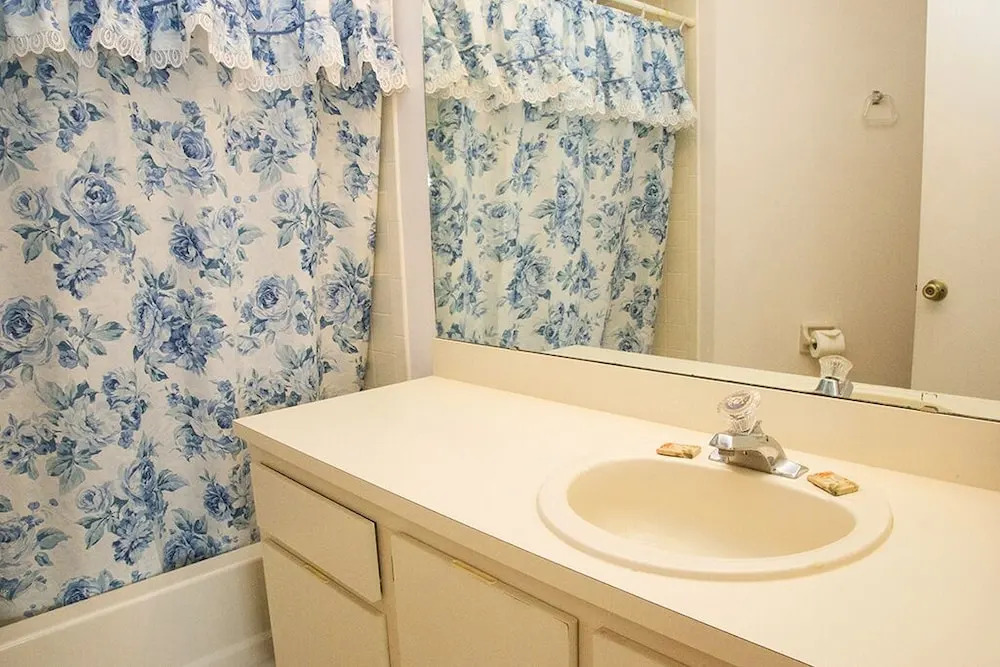 Country Club Minium 2 Bedroom Condo