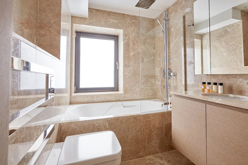 Lovely Mayfair Suites by Sonder