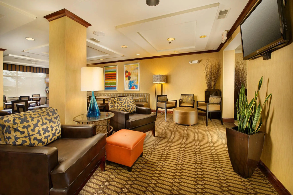 Holiday Inn Express & Suites by IHG Chambersburg by IHG