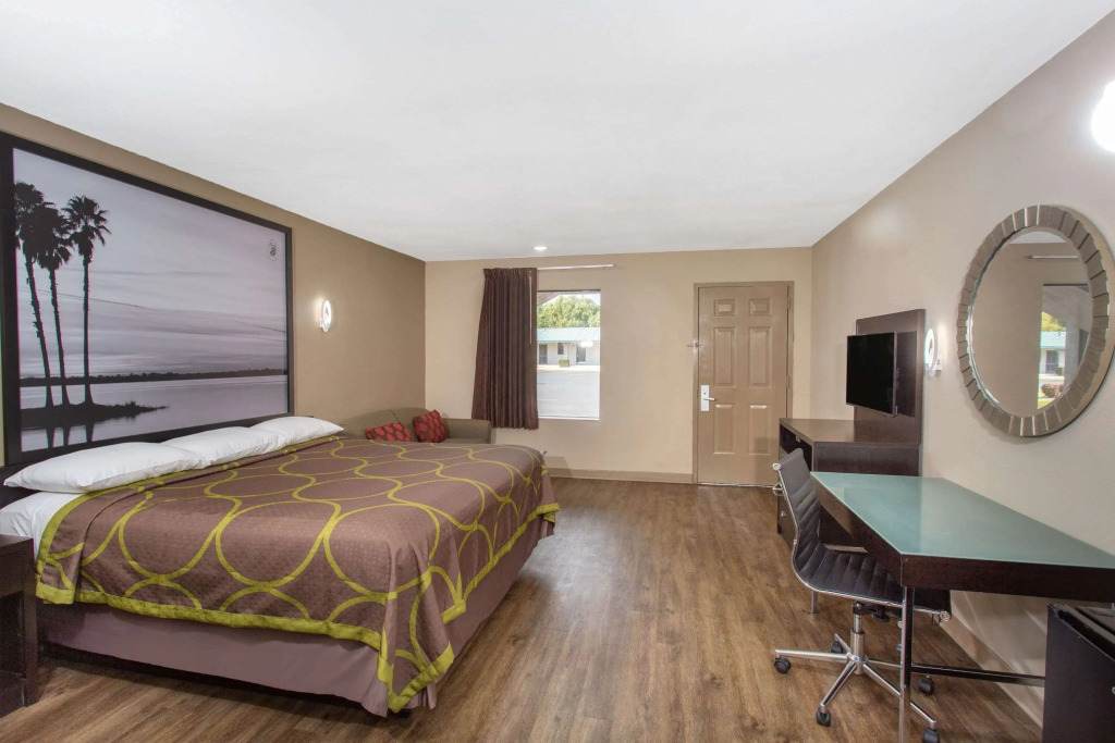 Super 8 by Wyndham Pensacola NAS Area