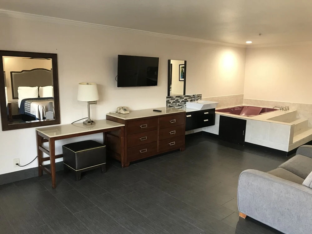 Econo Lodge Airport