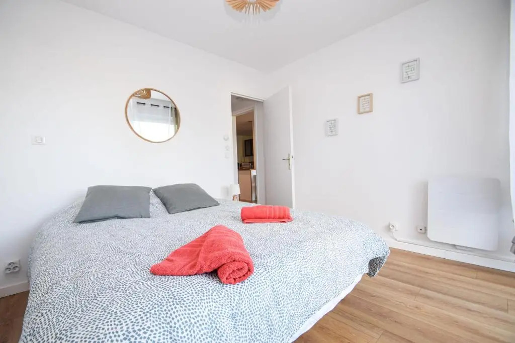 2 pièces cosy avec terrasse privée 5min à pied de la plage