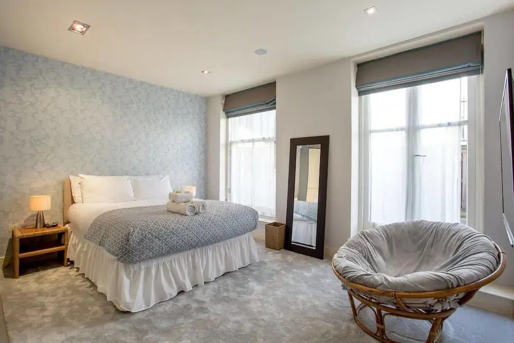 Stylish 2bed Apt With Free Parking/elevator