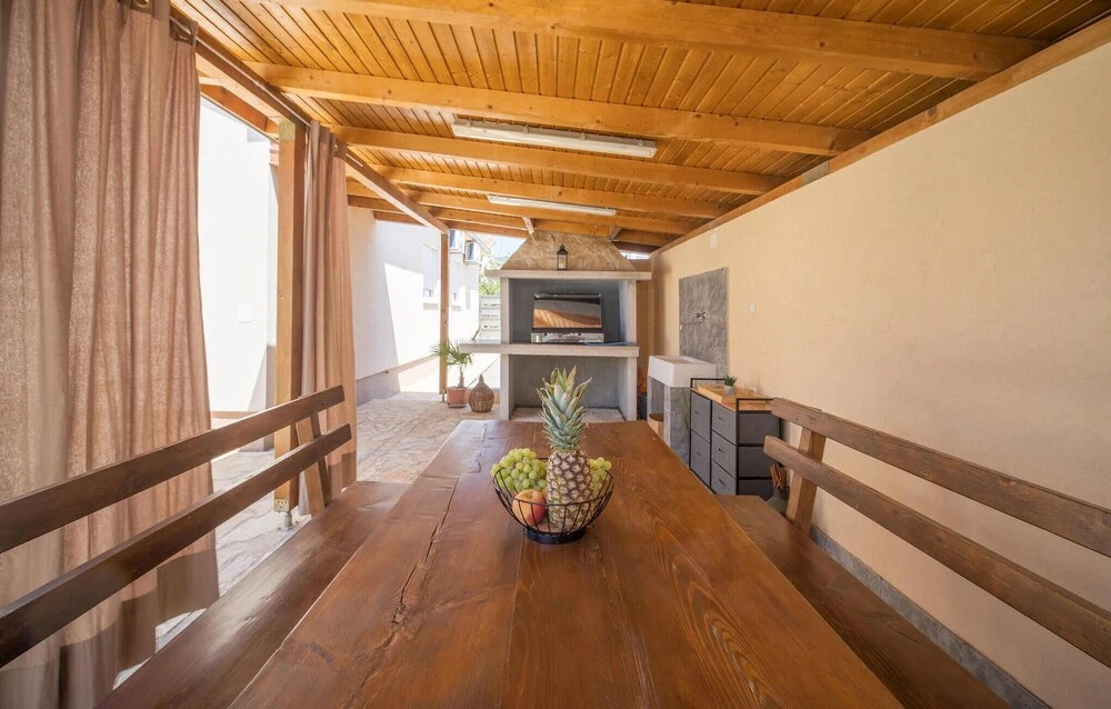 Three-Bedroom Holiday Home In Kastel Stafilic