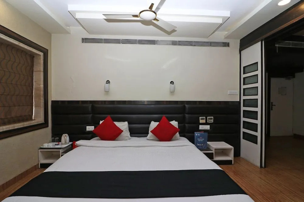 Capital O 1138 Hotel Emerald
