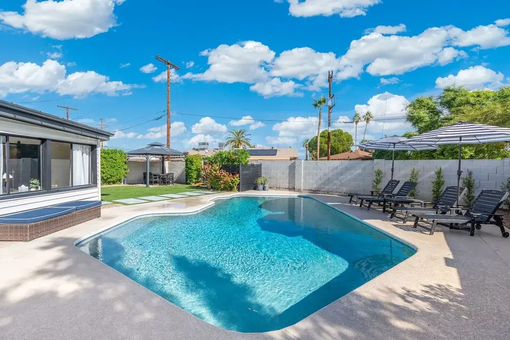 NEW The Palmera Updated 4BR Retreat w Pool