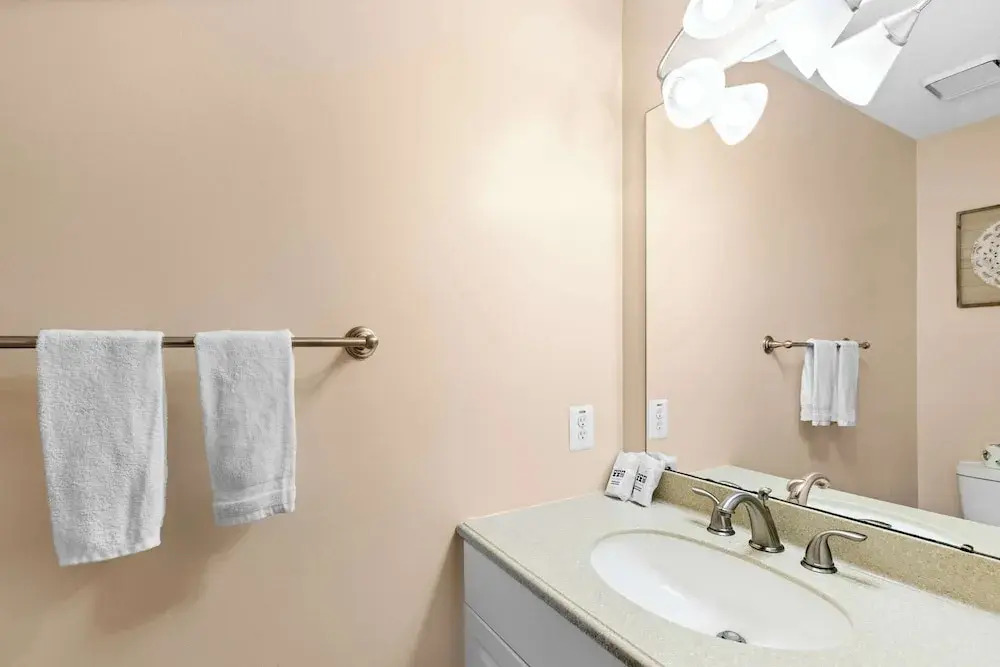 San Remo 108 Ocean-block 2BR Condo, Pool Access, Private Patio & Parking