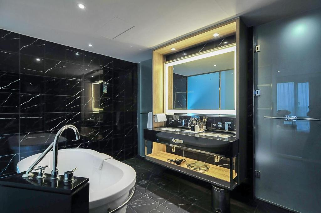 Hyatt Regency Taoyuan International Airport