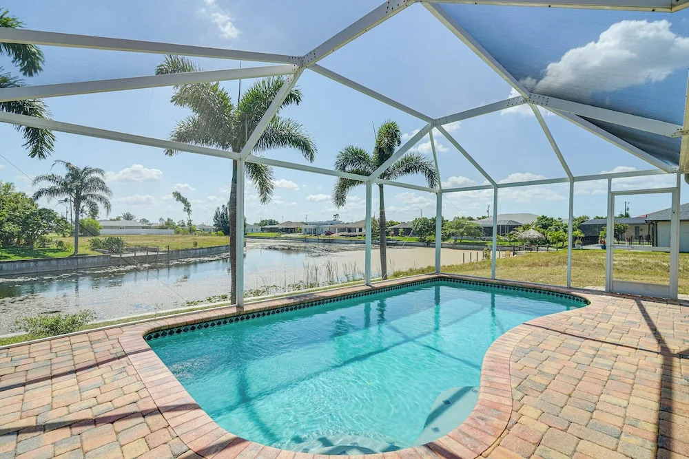 Heated Pool, 1 Mi to Golf! Cape Coral Canal Escape