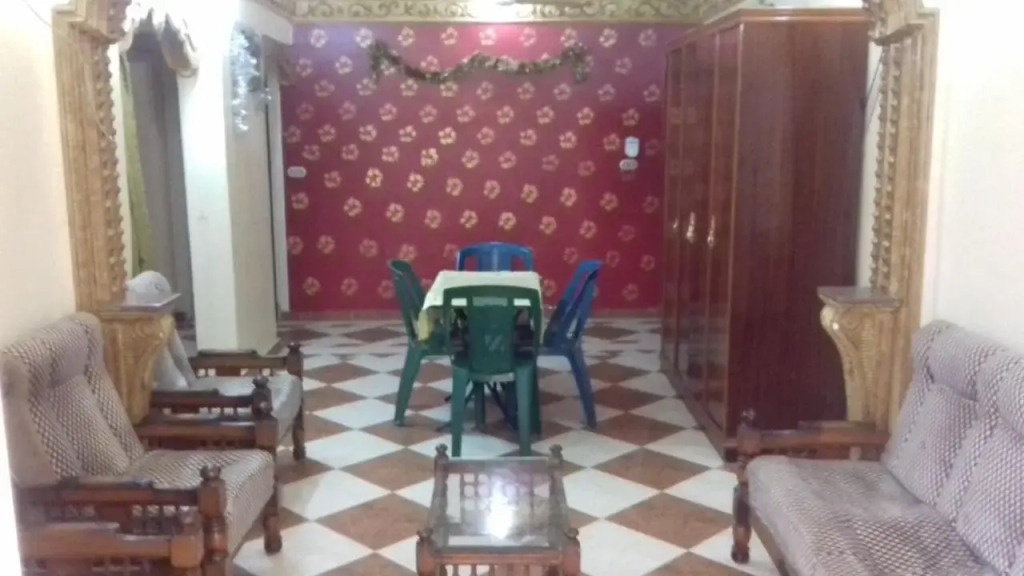 A 3-BR apt with FP in Alex - 20 mins from the sea