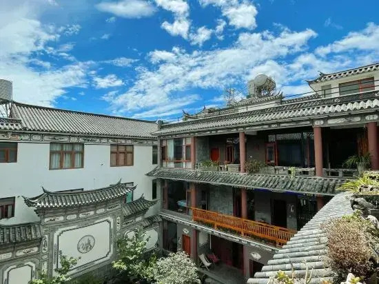 Yilongge Homestay (Dali Erhai Caicun Longkan Wharf Branch)