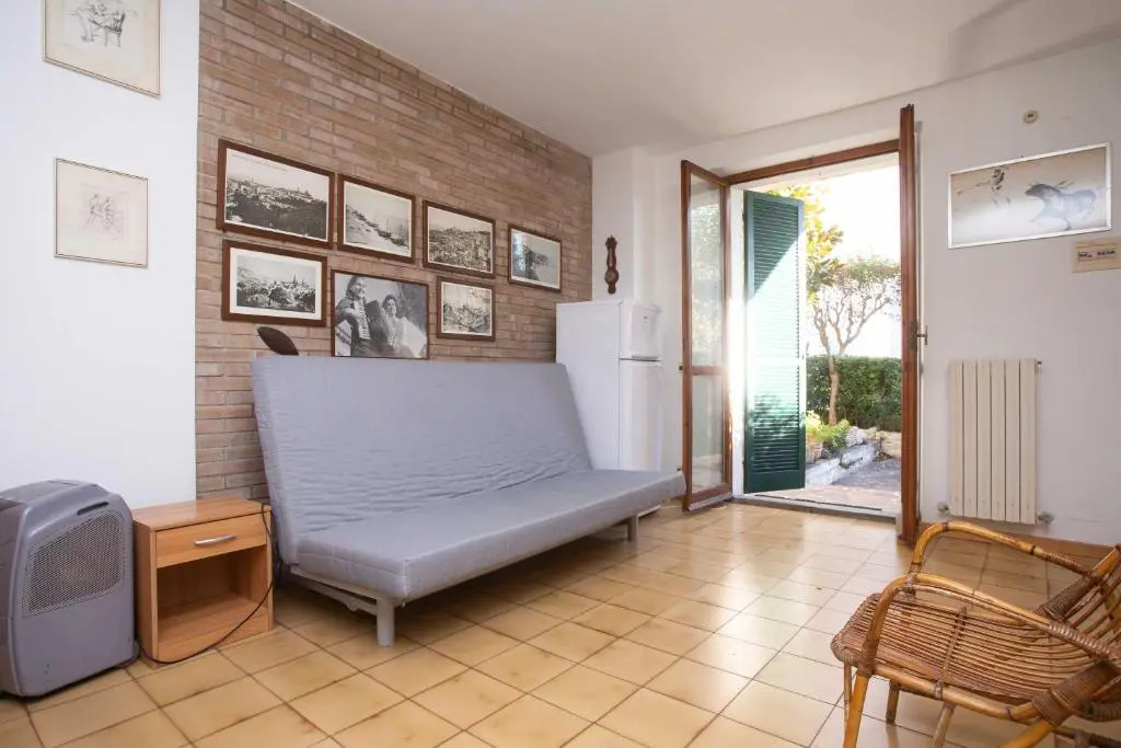 N66 - Numana, Trilocale in Centro Con Giardino
