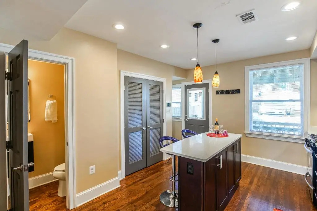 Luxurious DC Townhome ideal for Large Families plus Free Parking