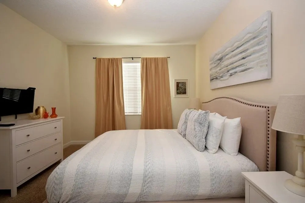 Storey Lake- 6 Bedroom Pool - 1664ST Home by RedAwning