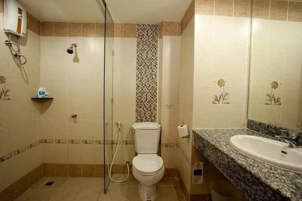 J & Y Lodge Hotel