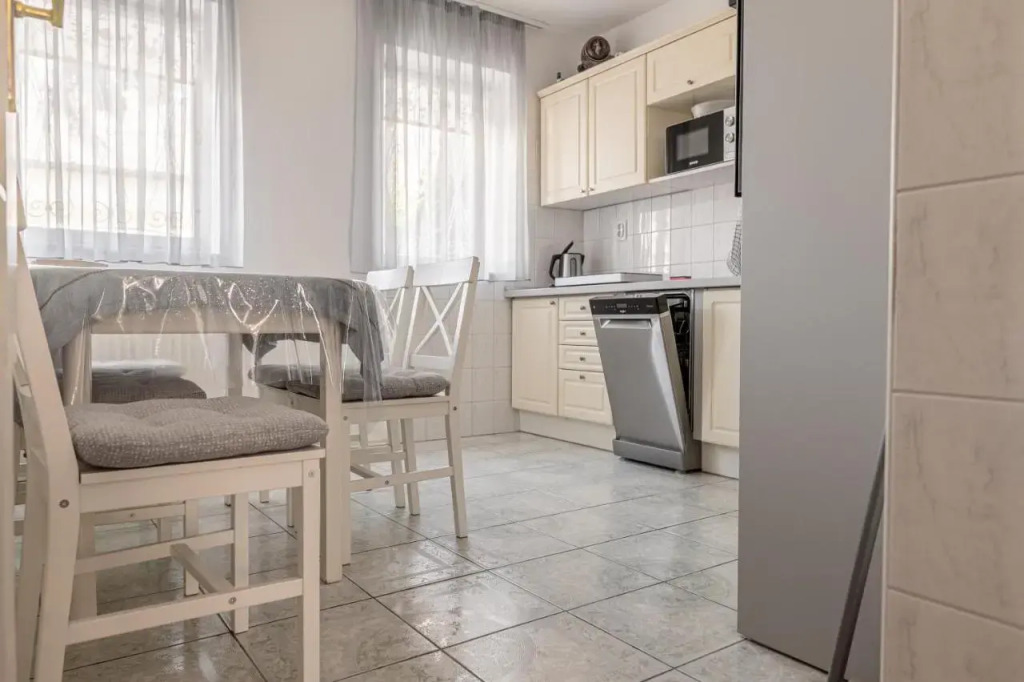 Barat Vendeghaz - Cosy Guesthouse - Teljes Haz Privat Udvarral - 4 Szoba, 2 Furdo
