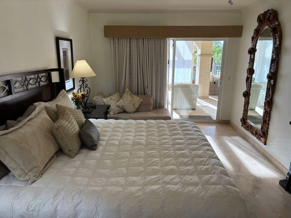 Beautifully Maintained 2-bed Condo in Las Mañanitas
