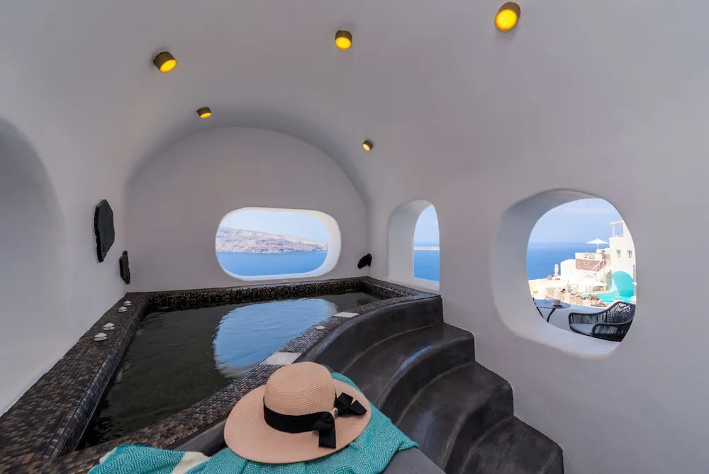 ArmonOia Luxury Caves
