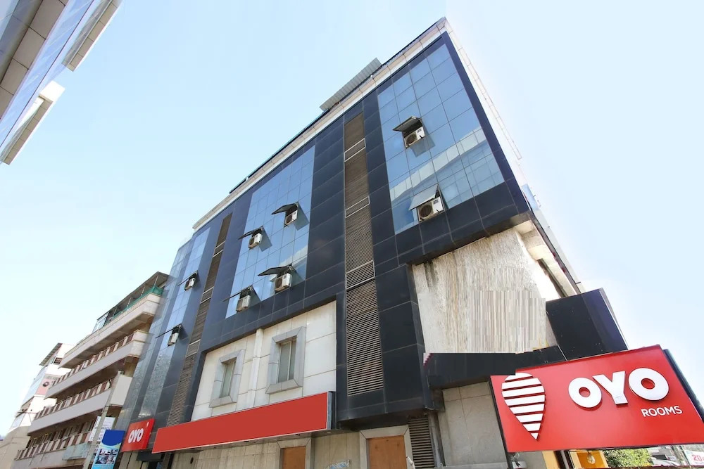OYO 7463 Leo Suites