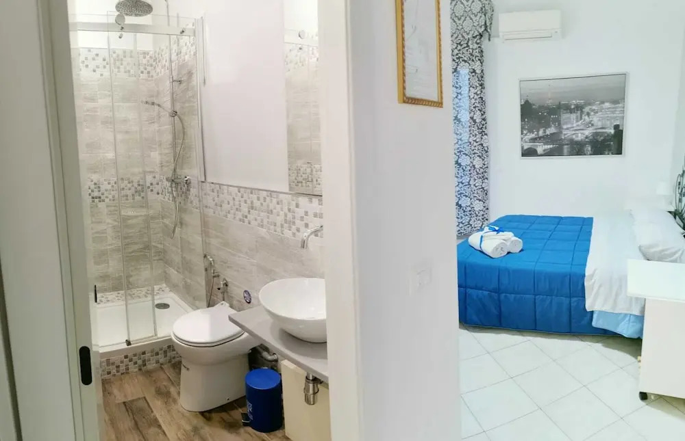 Double Room - Shared Bathroom 4 Min From the Center