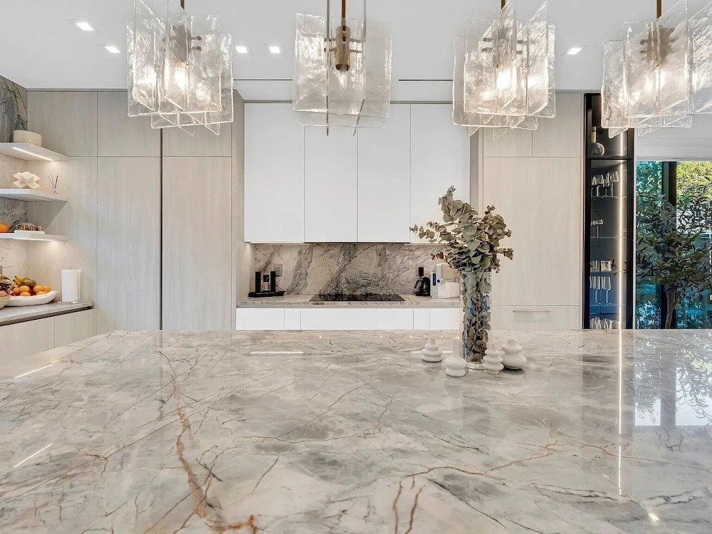 Luxury Pool Home - Downtown Brickell