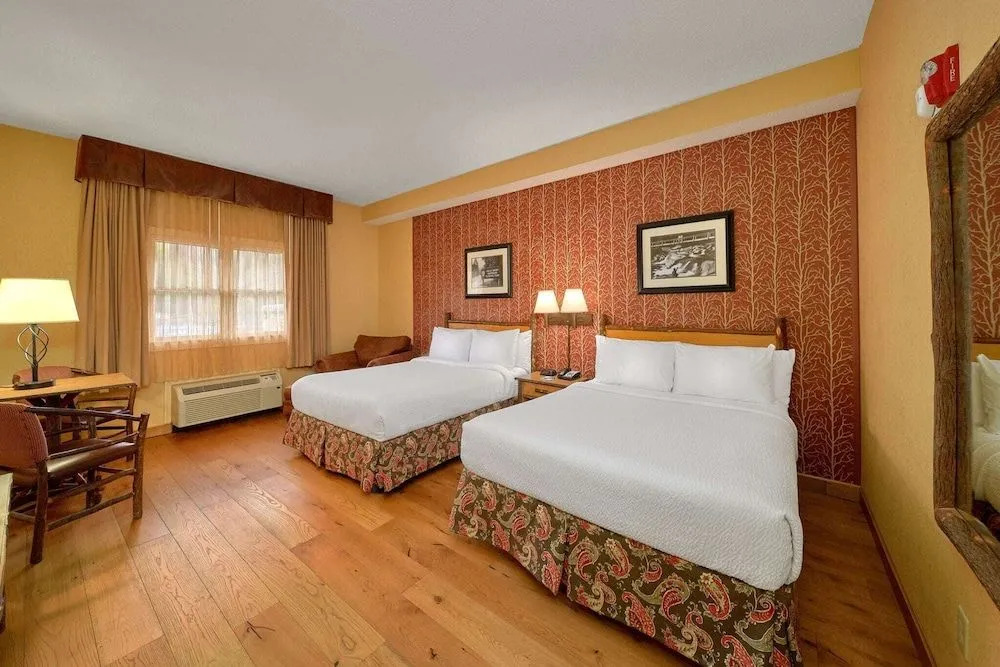 Bearskin Lodge on the River