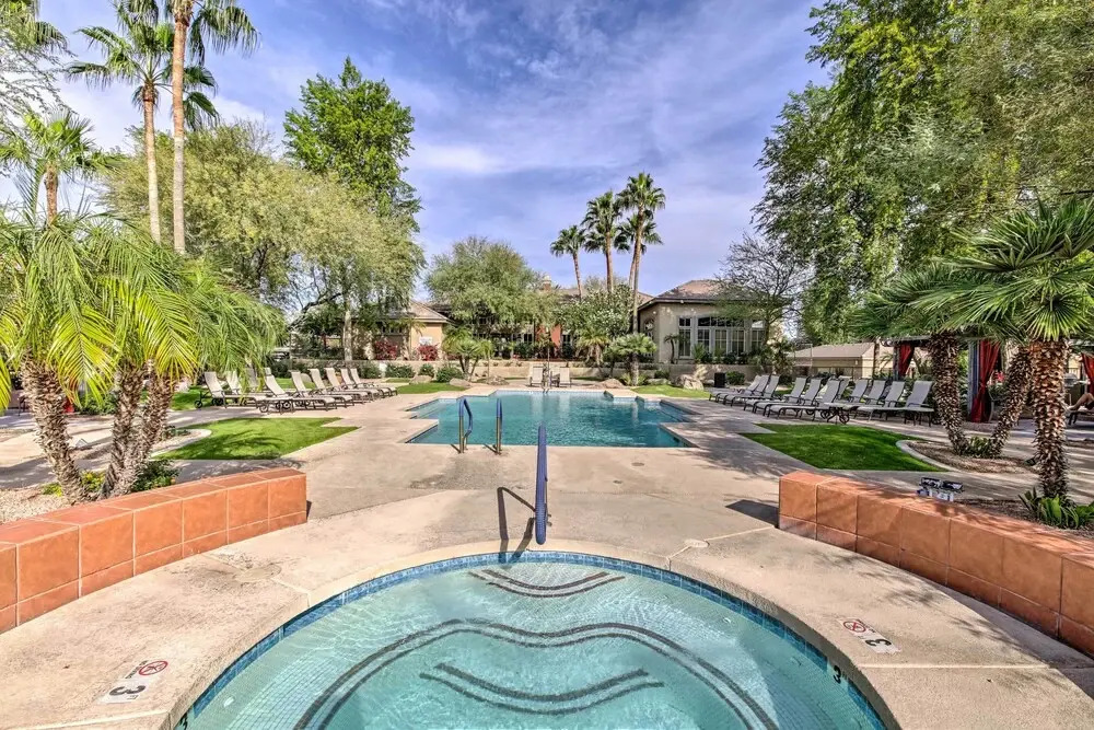Walk to Papago Park: Central Phoenix Condo