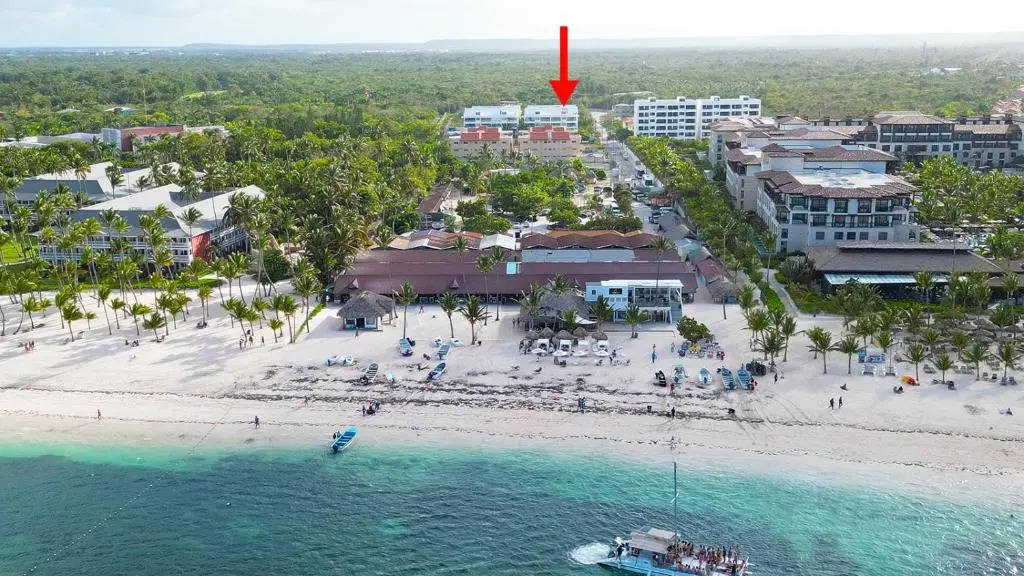 Relaxing 2 Bedroom Ocean View with Pool Close to the Beach