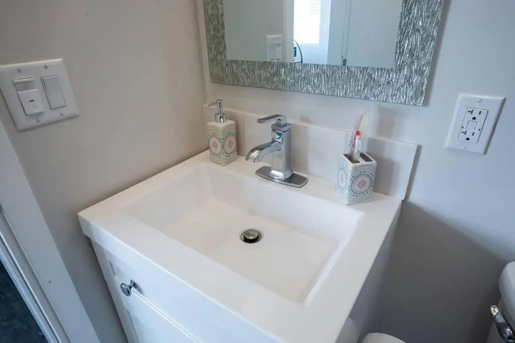 2 Bedroom, 2 Bathroom Detached Apt Max 7 Sleepers