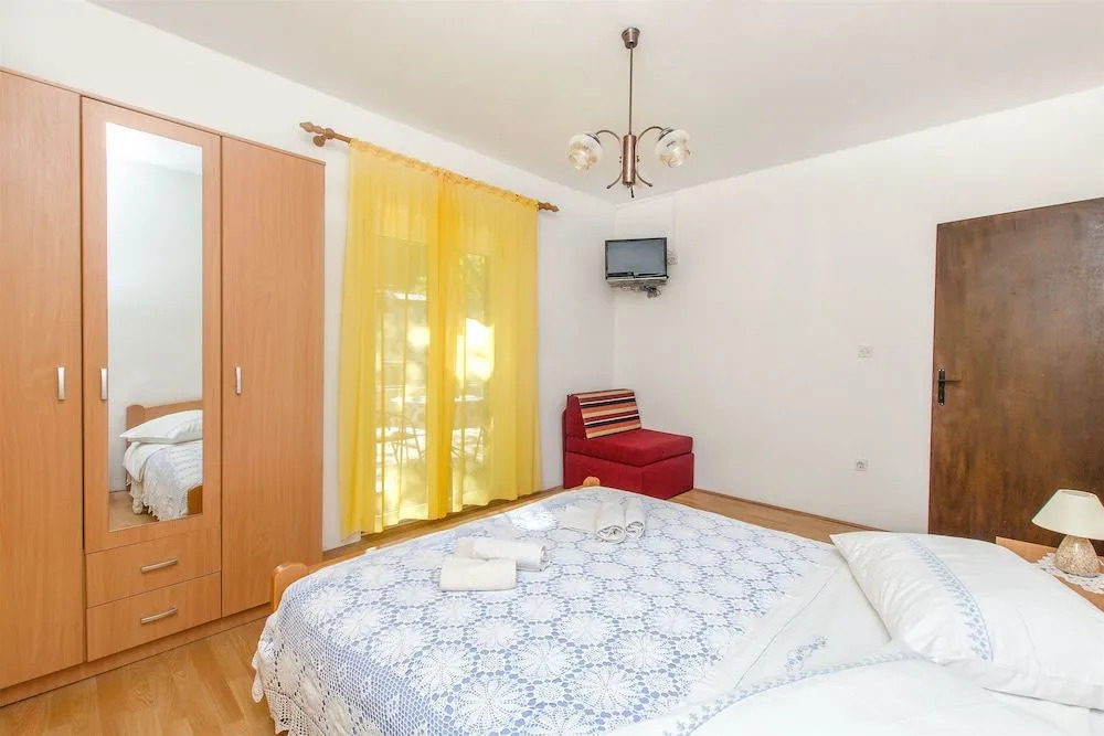 Apartments and Rooms Stjepan