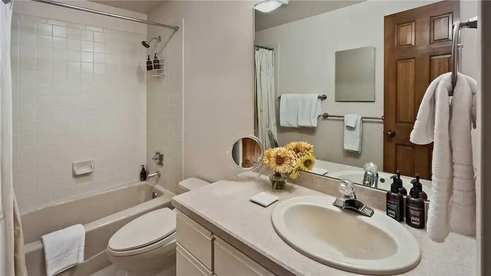 Epernay 125 3 BedroomCondo By Moving Mountains