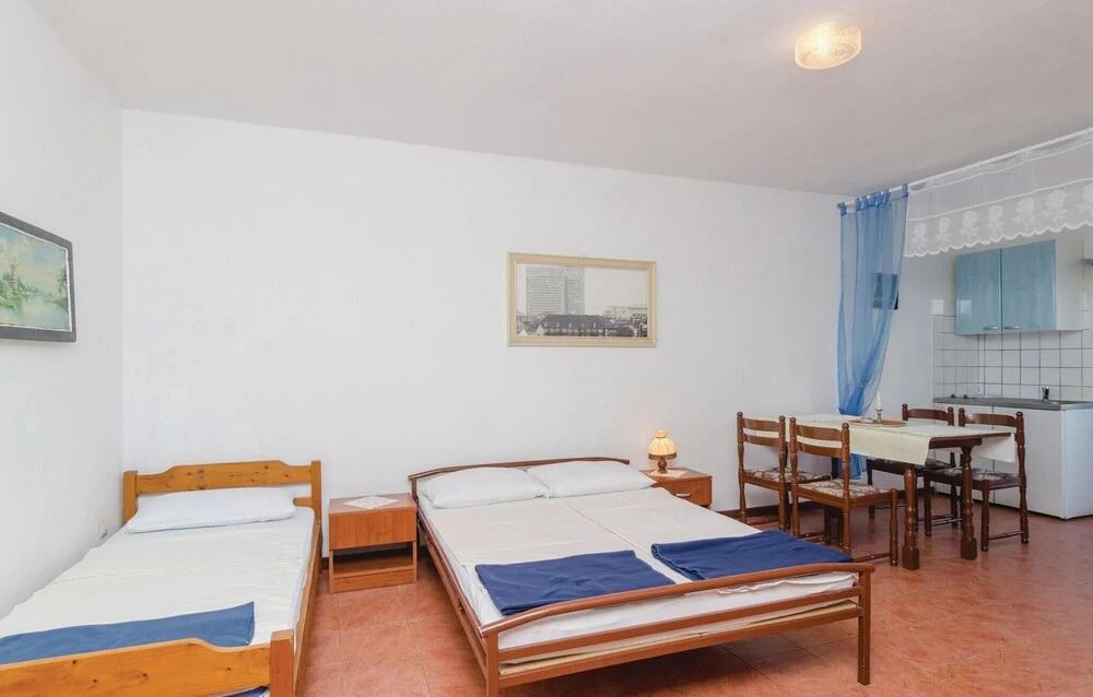 Nice Home in Sreser With Wifi and 3 Bedrooms