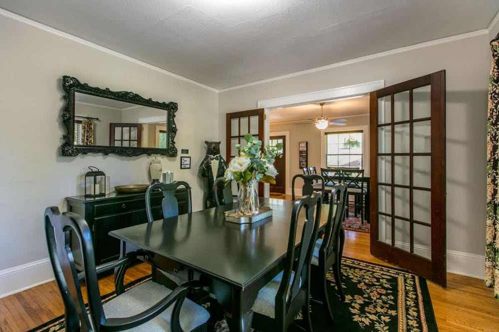 Roomy 5BR Bungalow w Backyard Close to Downtown