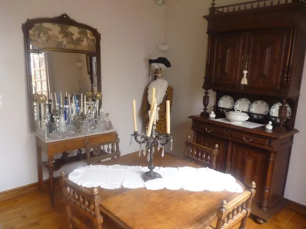 Larum antique